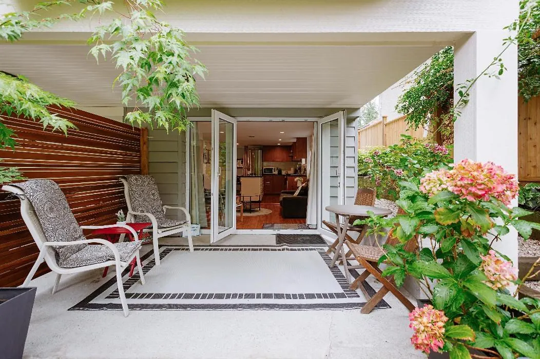 West Side 1Br Dunbar Garden Suite Vancouver