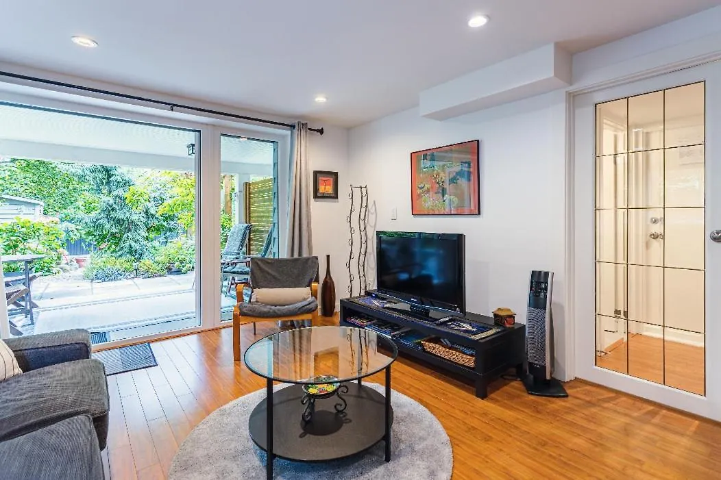 West Side 1Br Dunbar Garden Suite Vancouver 0*,  Canada