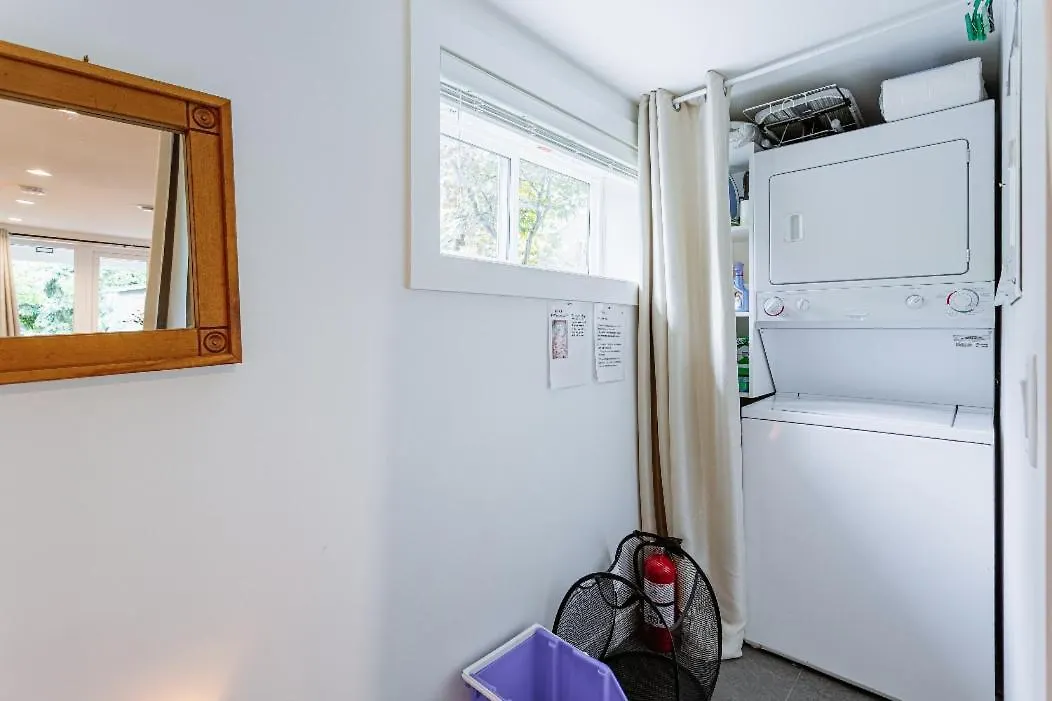 West Side 1Br Dunbar Garden Suite Vancouver