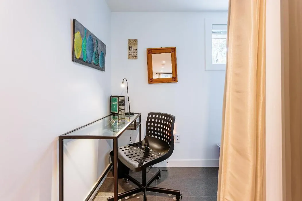 West Side 1Br Dunbar Garden Suite Vancouver Apartment