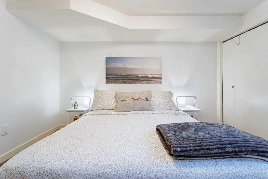 Apartment West Side 1Br Dunbar Garden Suite Vancouver Canada