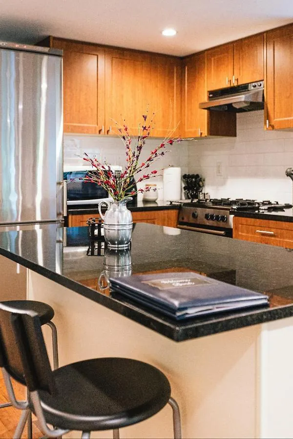 West Side 1Br Dunbar Garden Suite Vancouver