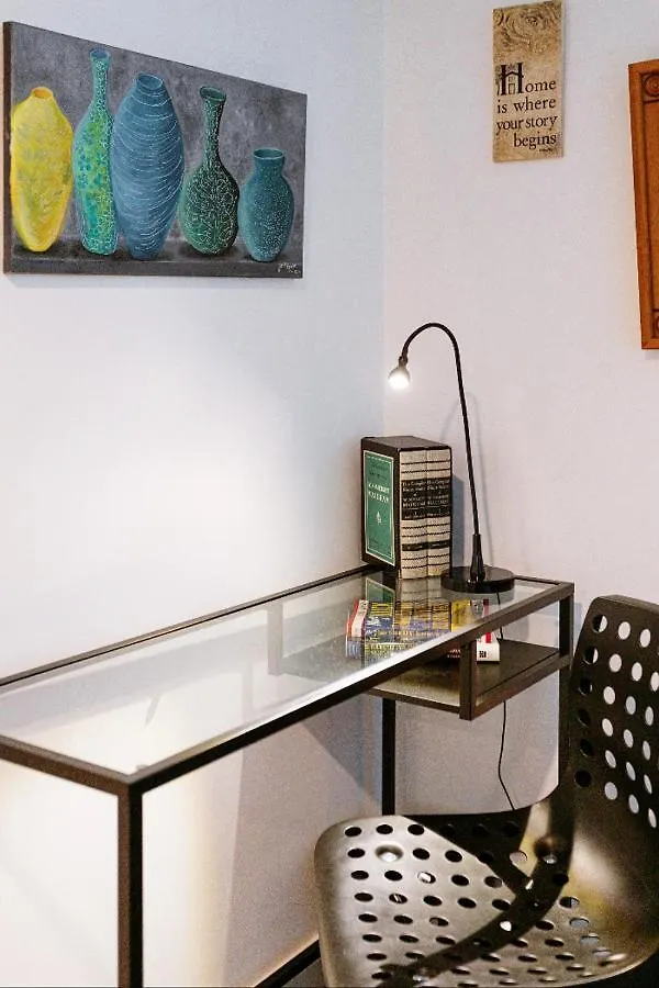 West Side 1Br Dunbar Garden Suite Vancouver Apartment