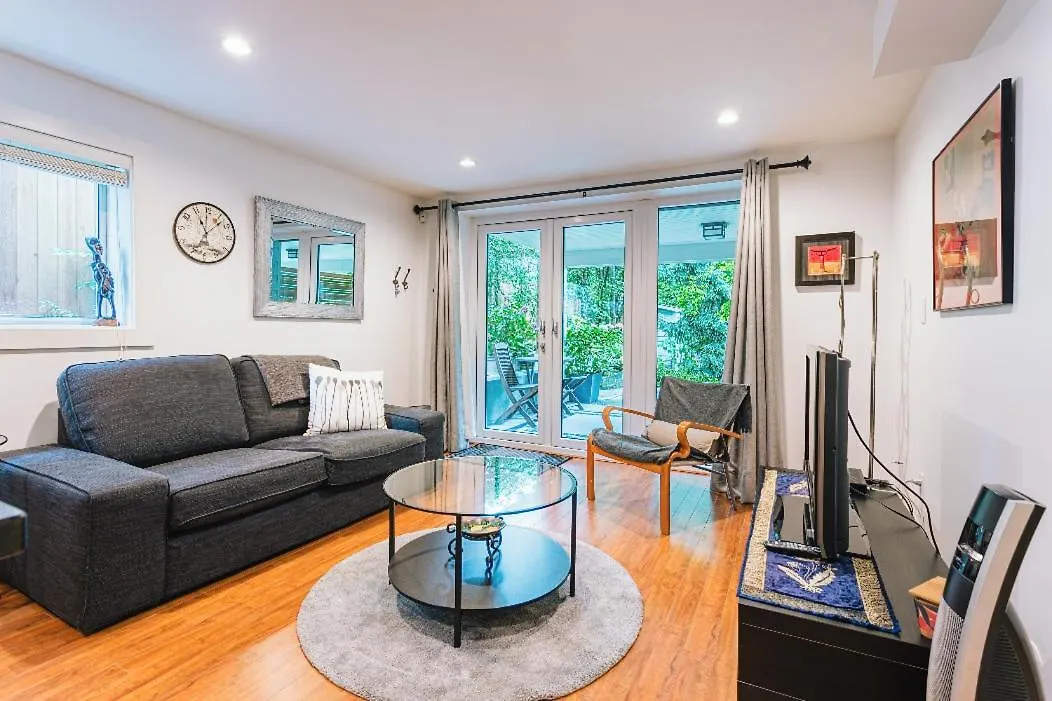 West Side 1Br Dunbar Garden Suite Vancouver 0*,  Canada