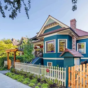 A Gentle Hideaway In The Urban Forest West End Downtown Vancouver